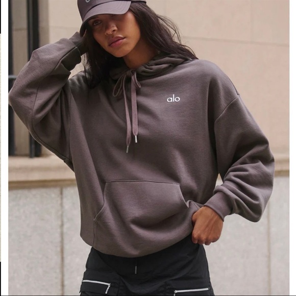 ALO Yoga Tops - ALO YOGA | ✨NEW✨ Accolade Hoodie in Raisinette